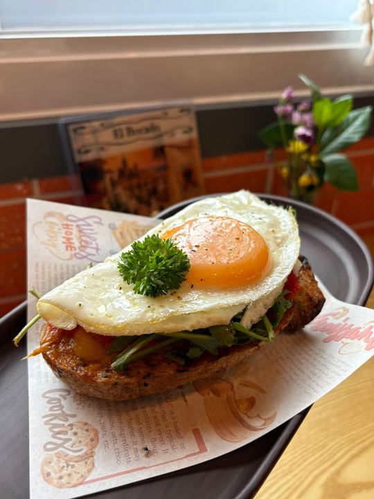 Mushrooms, Roasted Pepper & Egg